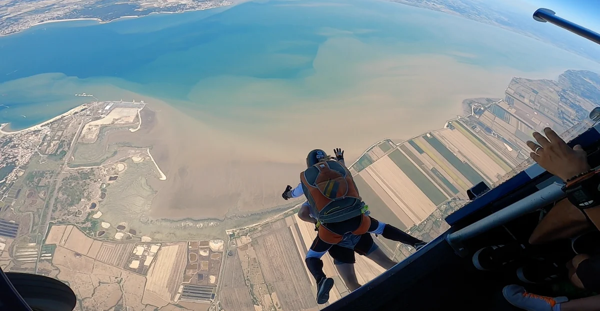 Sortie de l'avion, saut en parachute à Soulac sur Mer