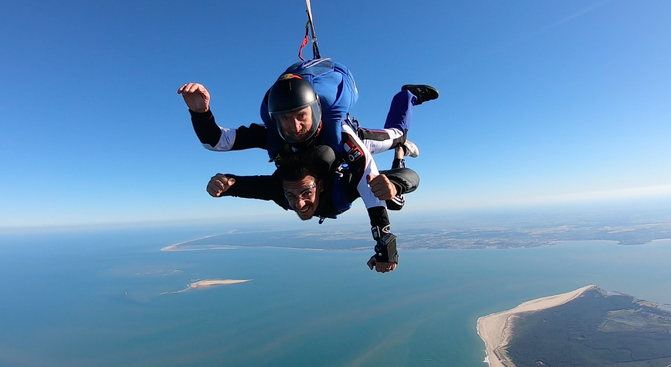 Saut en Tandem à l'aérodrome de Soulac-sur-Mer avec XLR parachutisme - Gironde