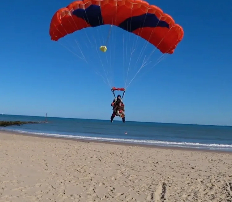 Atterrissage en parachute à la plage de Soulac-sur-Mer