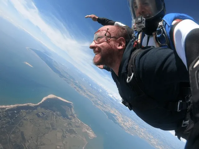 Vol planant chute libre après saut en parachute à Soulac-sur-Mer