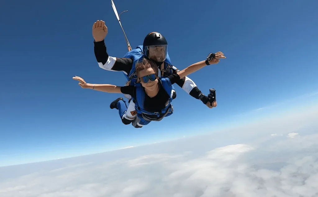 Chute libre - XLR parachutisme, sauts en parachute tandem au dessus de la mer, SOULAC sur Mer, en Gironde, Aquitaine !