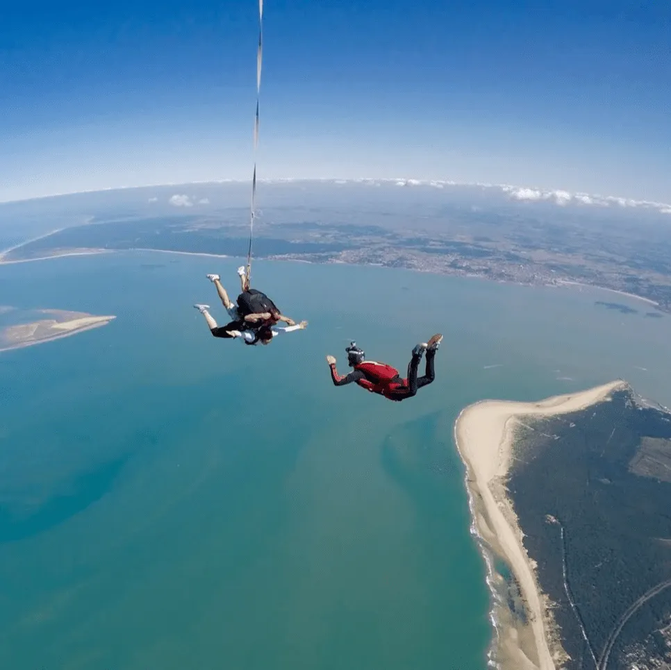 Saut en parachute au-dessus de la mer - Soulac-sur-Mer avec XLR parachutisme - Gironde