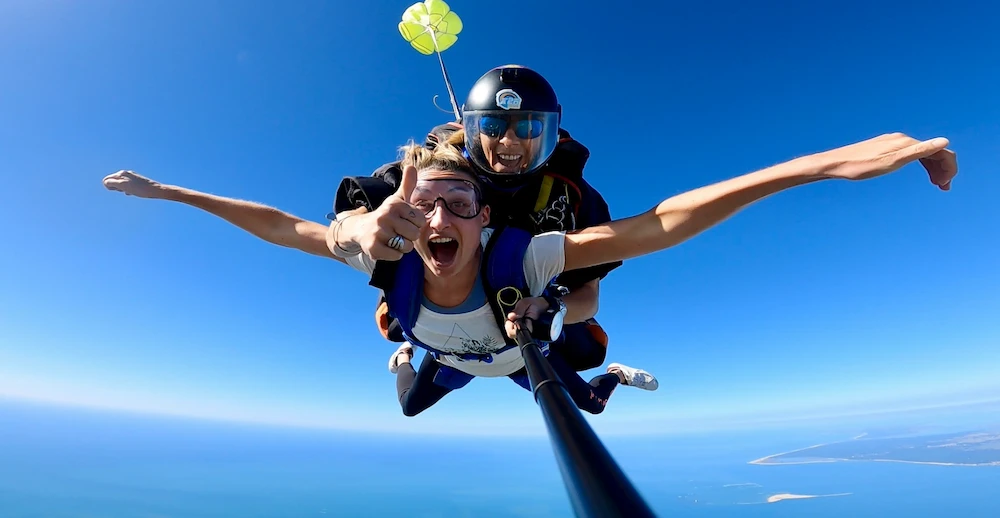 Saut en parachute en Gironde avec moniteur femme