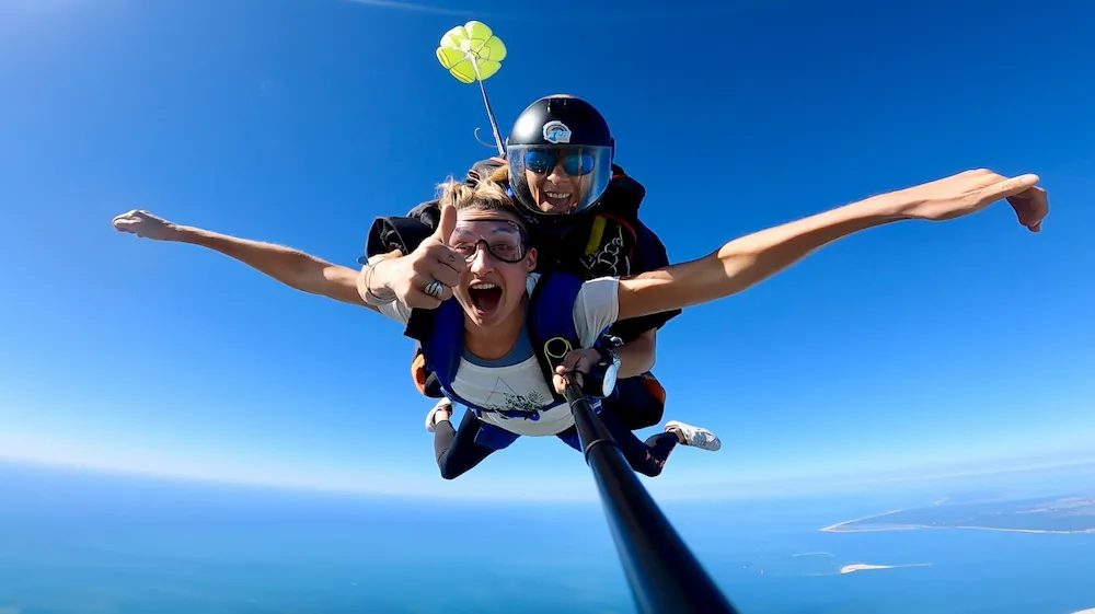 Déploiement d'un parachute, saut en Gironde