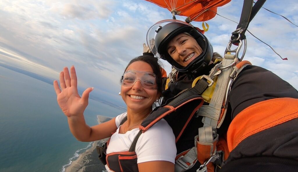 Saut en parachute tandem avec une monitrice femme en Gironde proche de Bordeaux