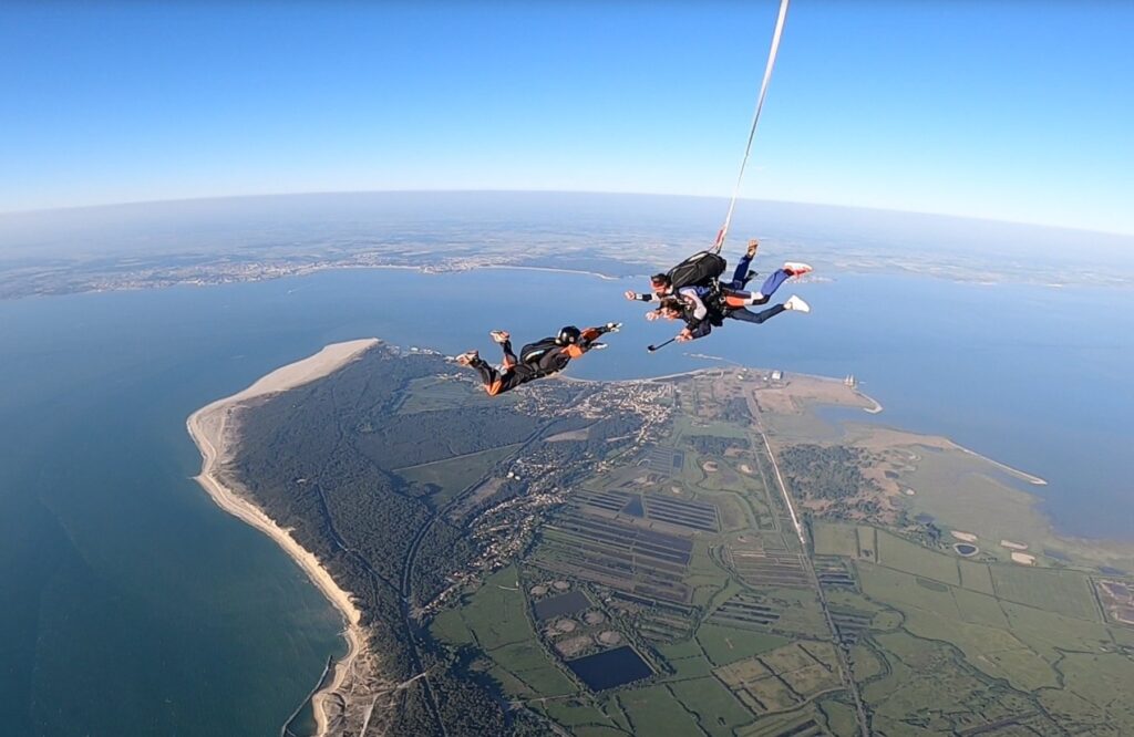 Saut en parachute groupé en Gironde